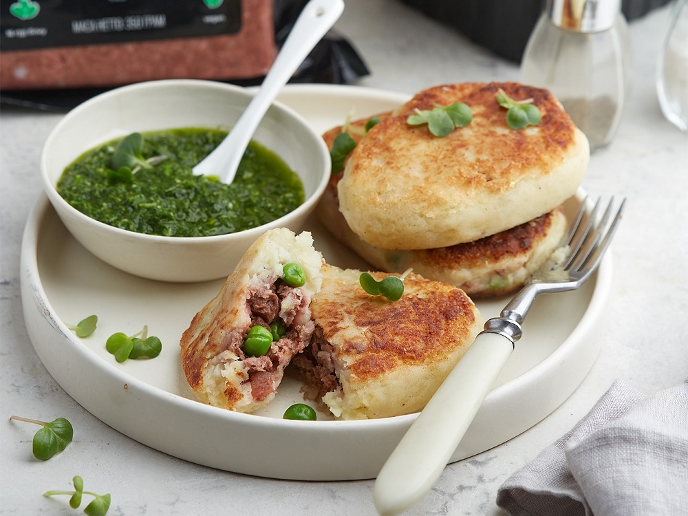 Potato pie with stuffing Eat me at and green peas