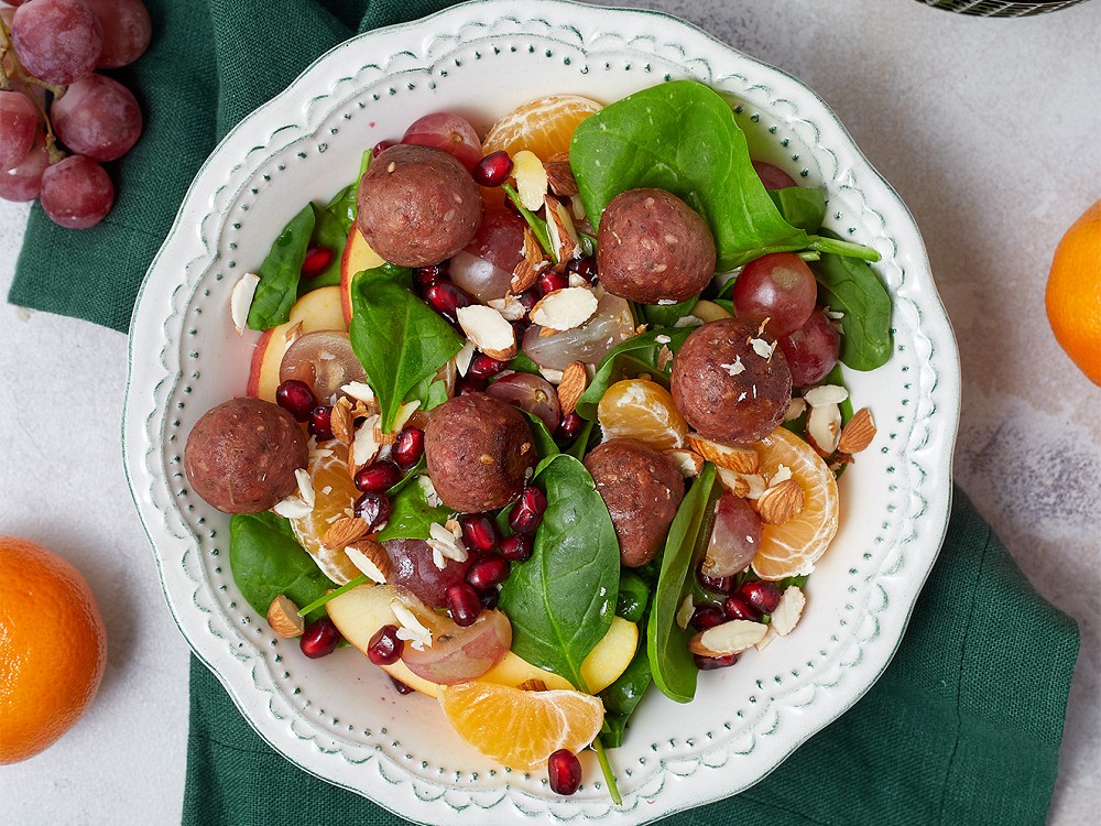 Salad with meatballs Eat me at, tangerines, apples and pomegranate