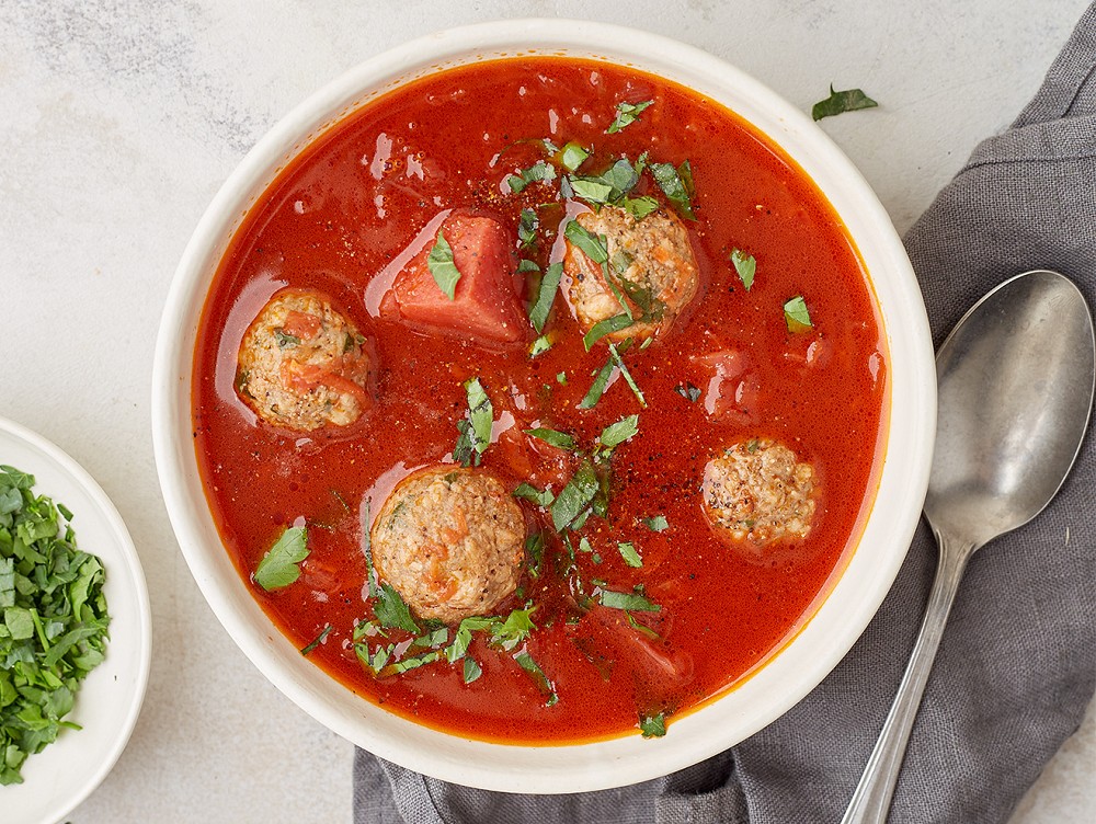 Borsch with meatballs Eat me at