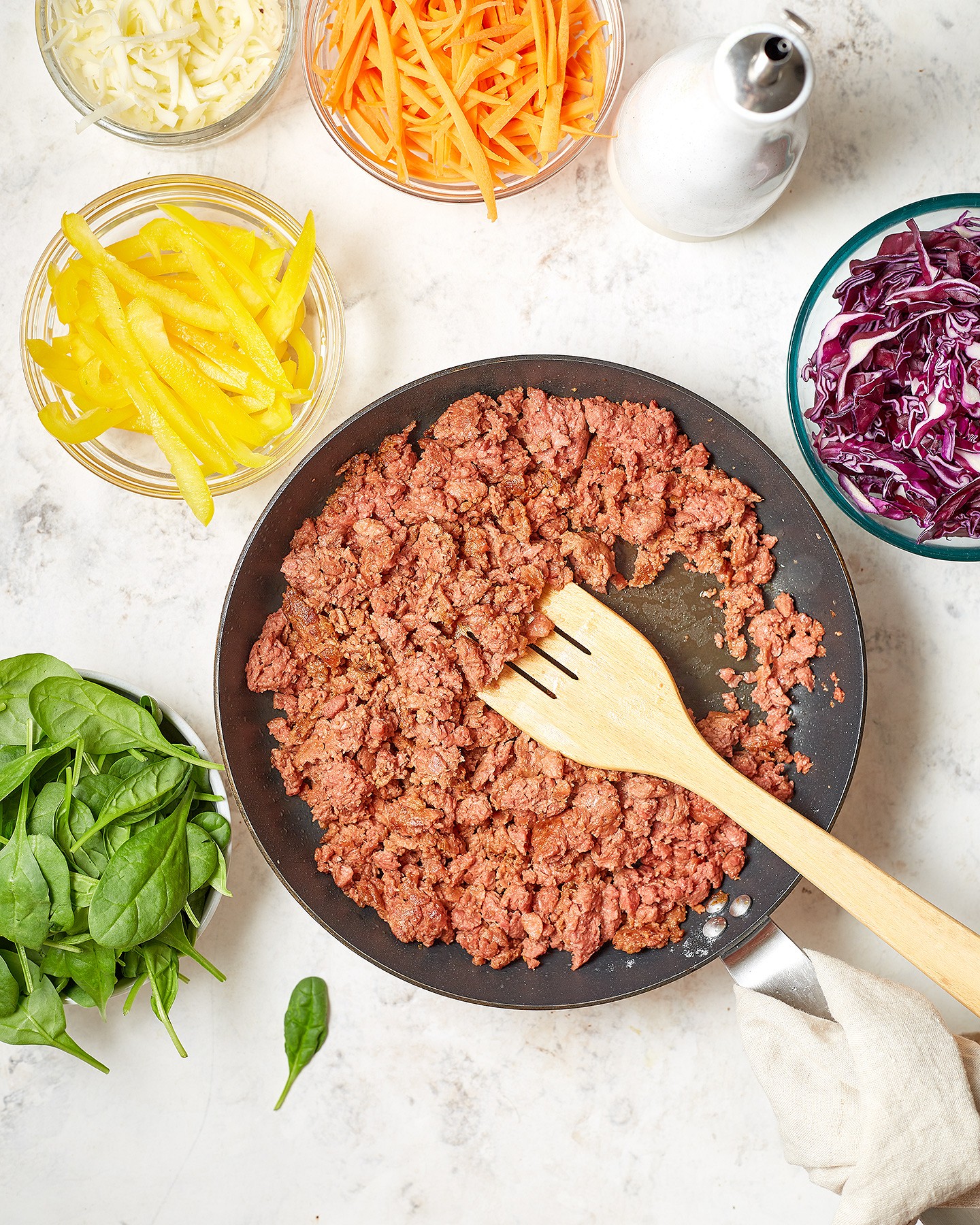 Wraps with Eat Me At minced meat, vegetables and beetroot hummus - Photo №4