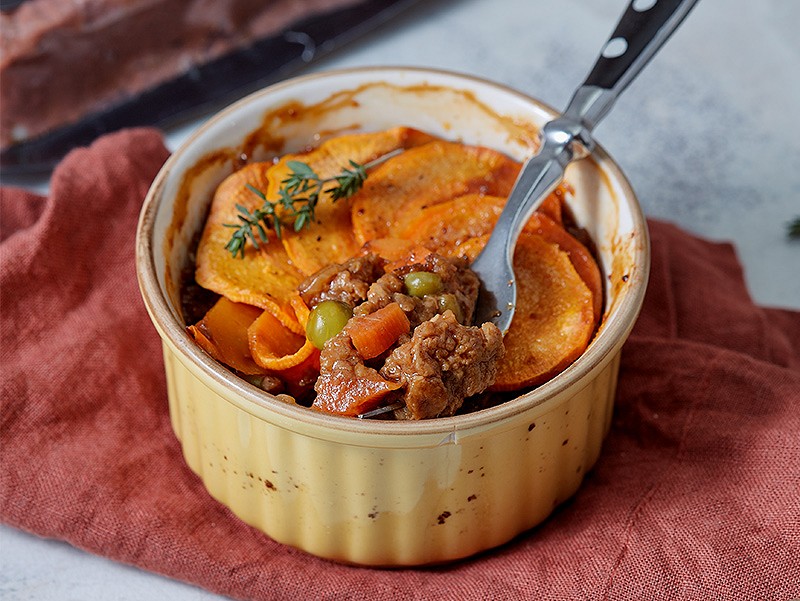 Mini pies with eat me at minced meat stewed in Guinness and sweet potato - Photo №1