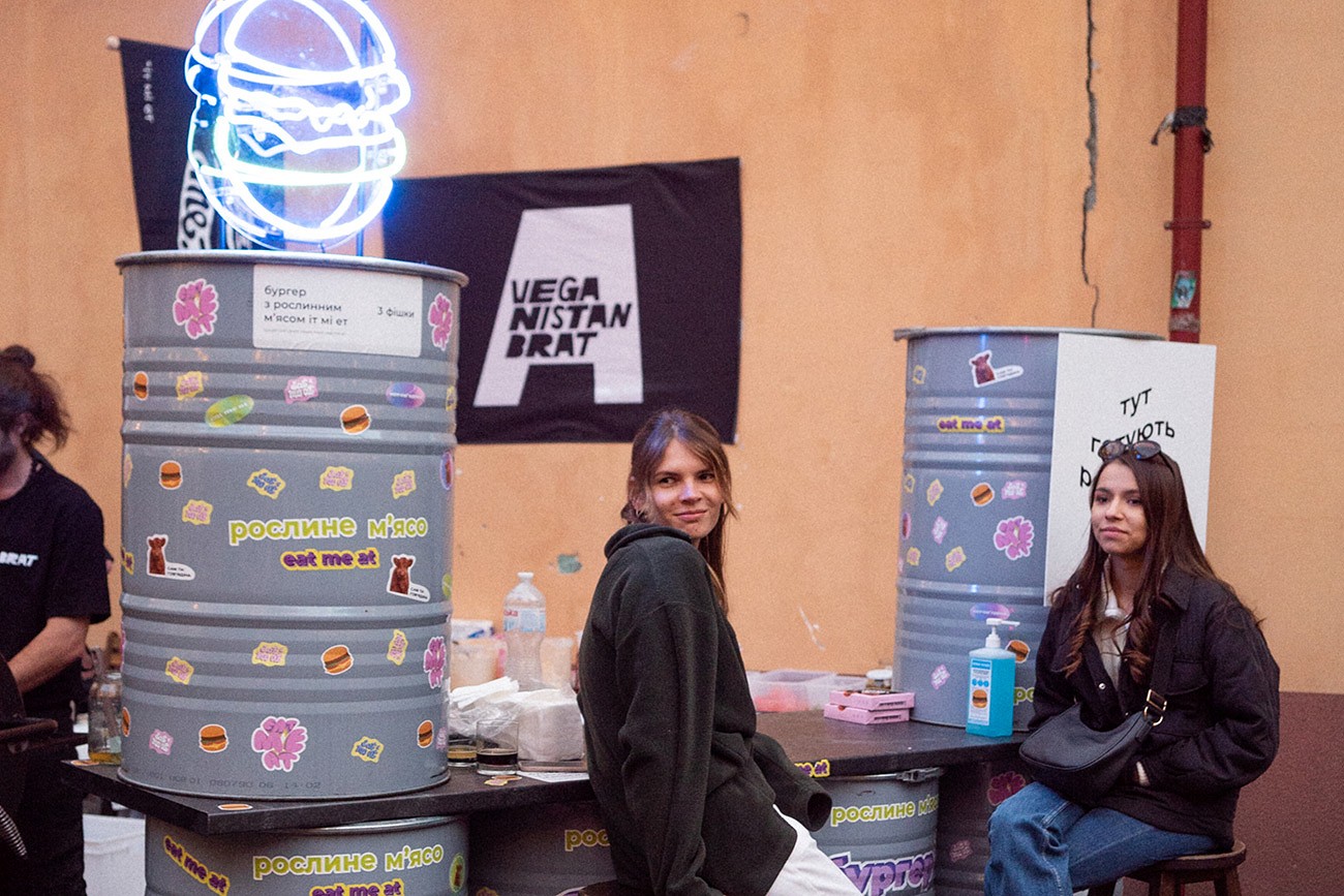 Eat me at: barbecue party in Khvylovy - Photo №1