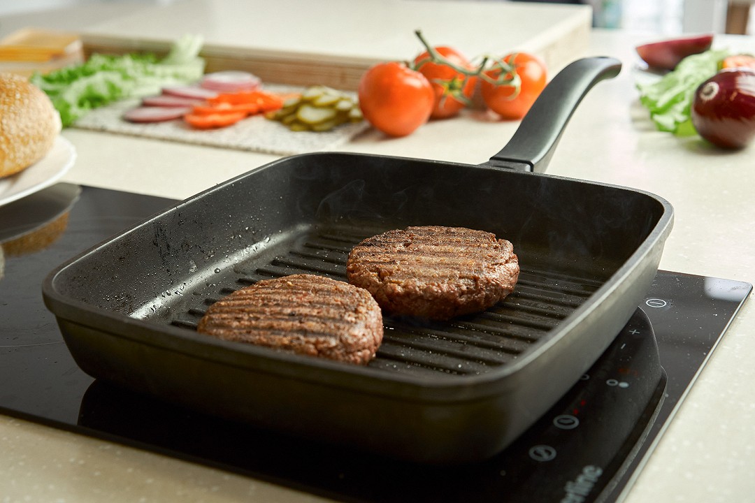 Сlassic burger Eat Me At - Photo №5