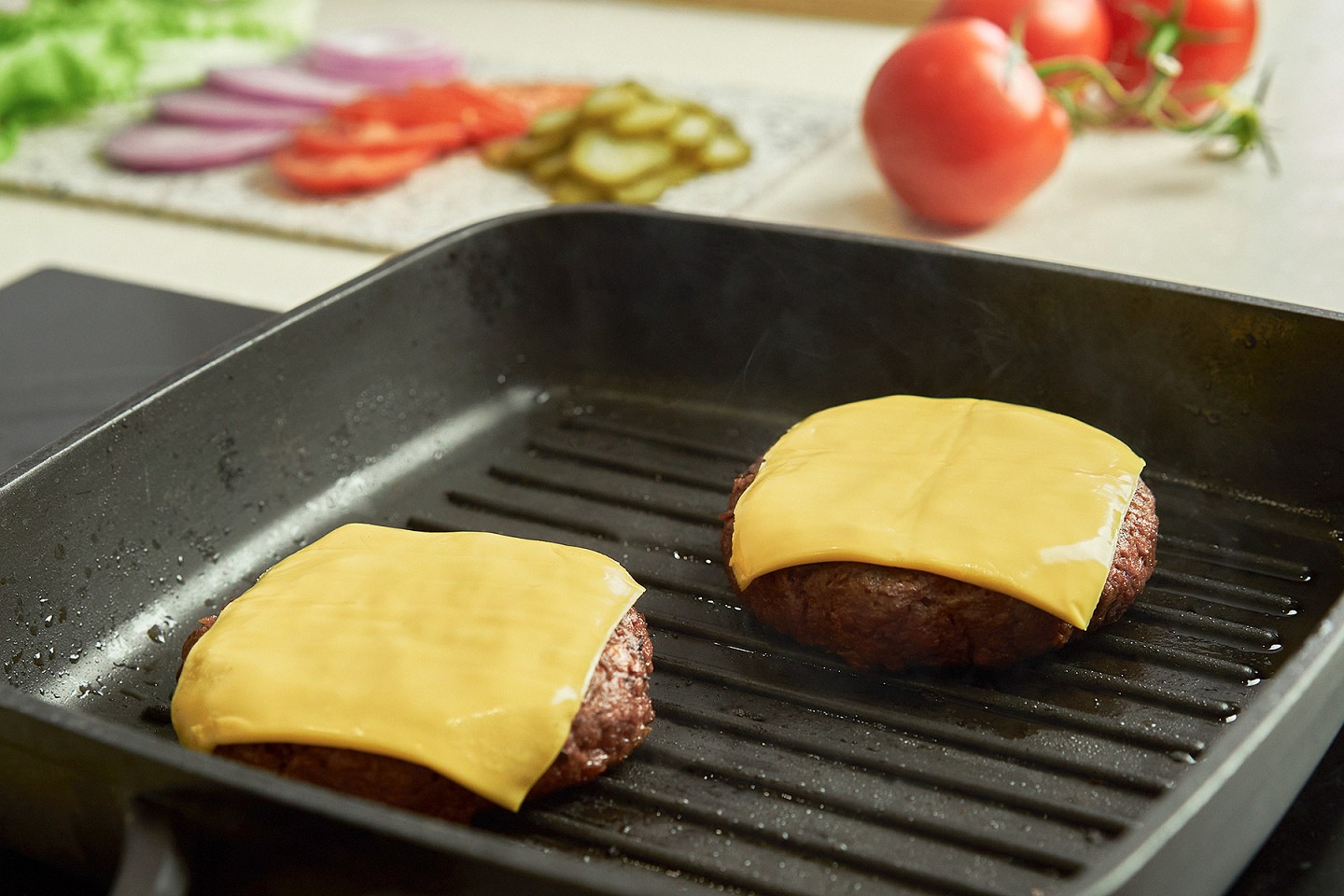 Сlassic burger Eat Me At - Photo №6