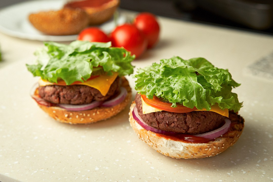 Сlassic burger Eat Me At - Photo №9