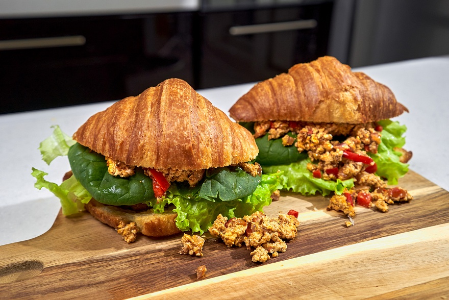 Croissant with vegan scramble and minced meat Eat Me At - Photo №1