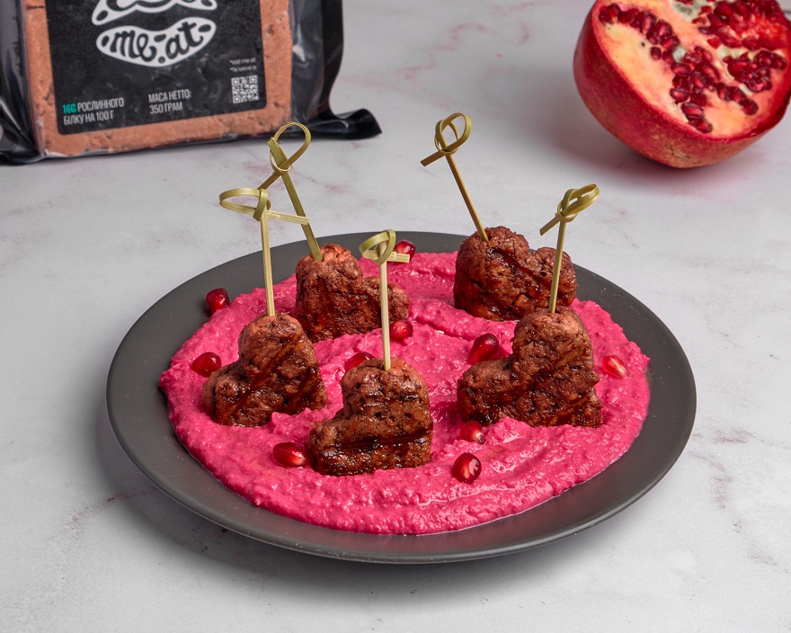 Valentines Eat Me At with Pink Hummus - Photo №1