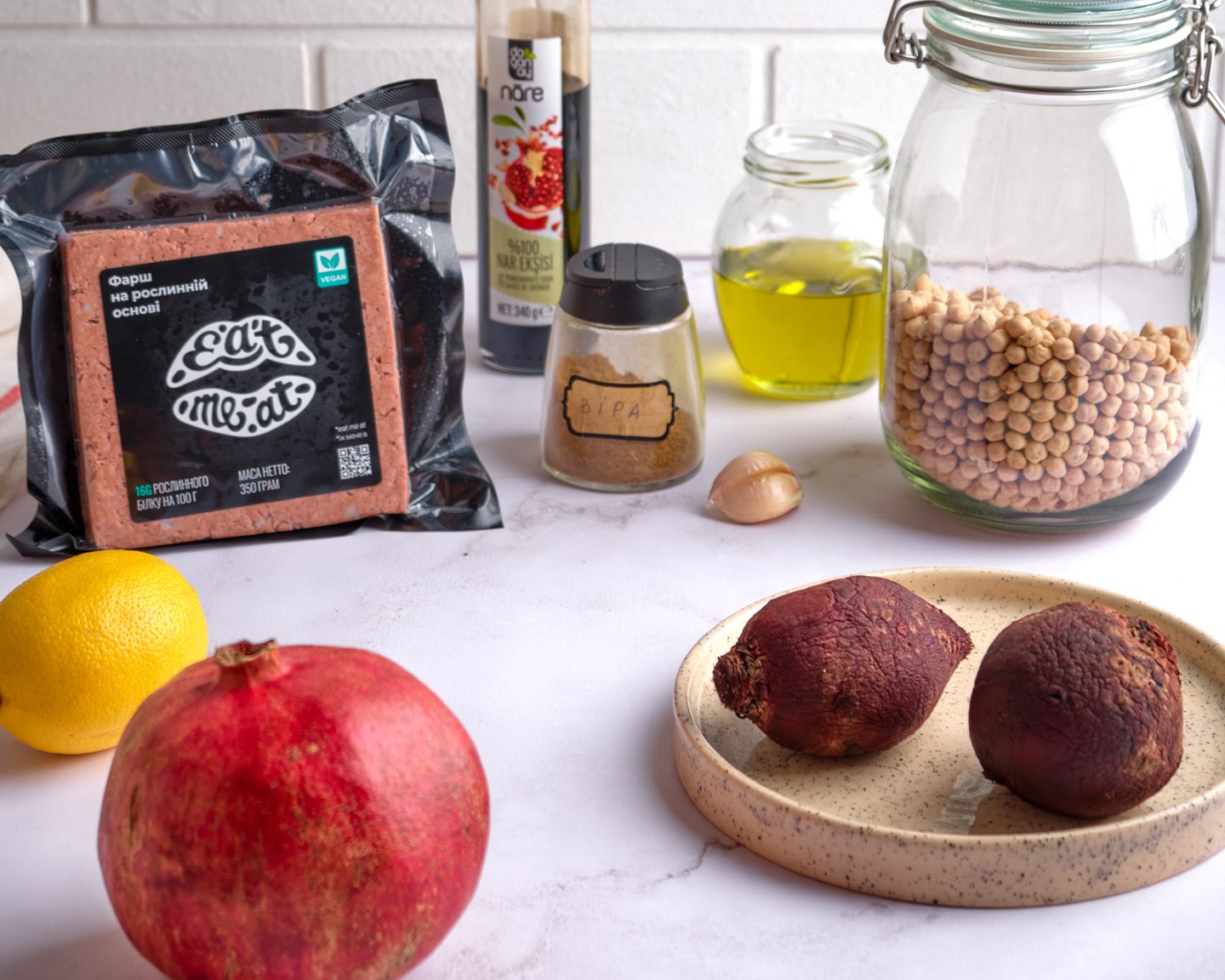 Valentines Eat Me At with Pink Hummus - Photo №2