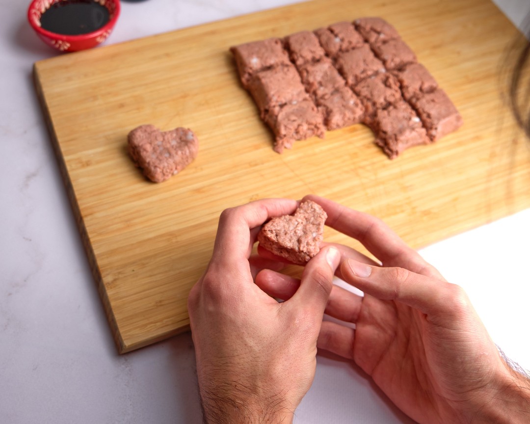 Valentines Eat Me At with Pink Hummus - Photo №5