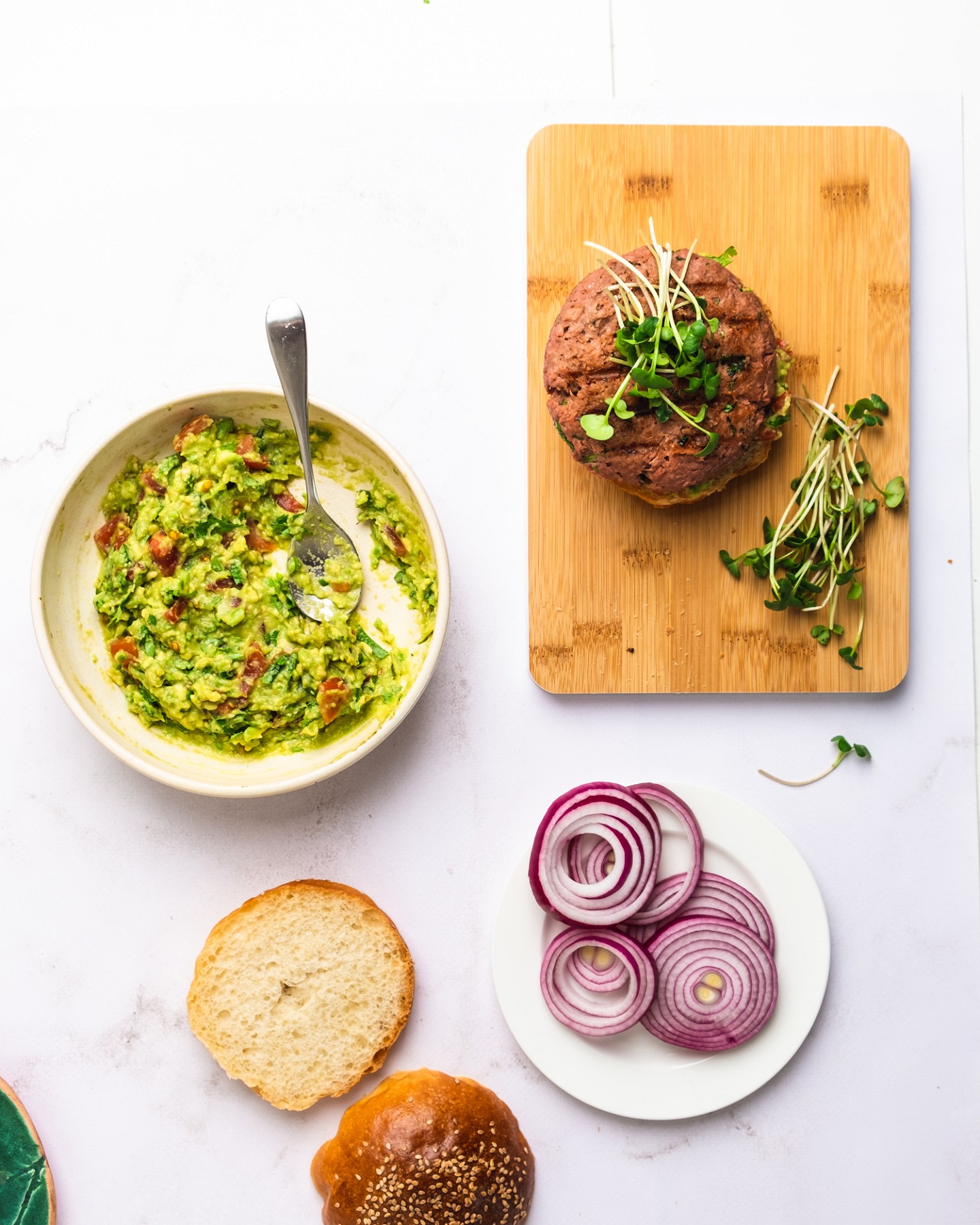 Burger with guacamole sauce and Eat Me At - Photo №5 - «Eat Me At» Burger with guacamole sauce and Eat Me At - Photo №5