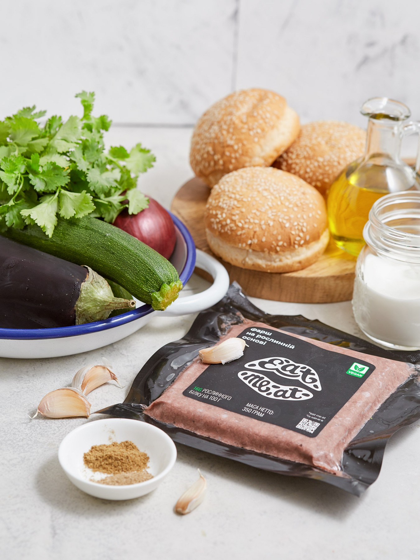 Burger with grilled vegetables, yogurt sauce and Eat me at - Photo №2