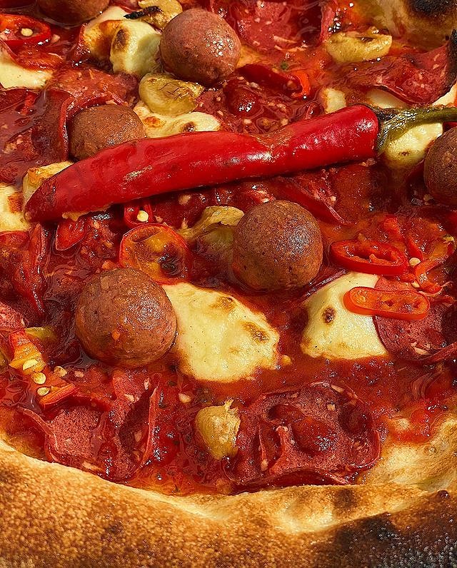 Station.pizza and Eat Me At are two stylish friends - Photo №1