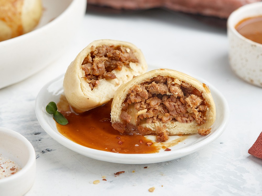 Steam dumplings with minced Eat me at and peanut sauce