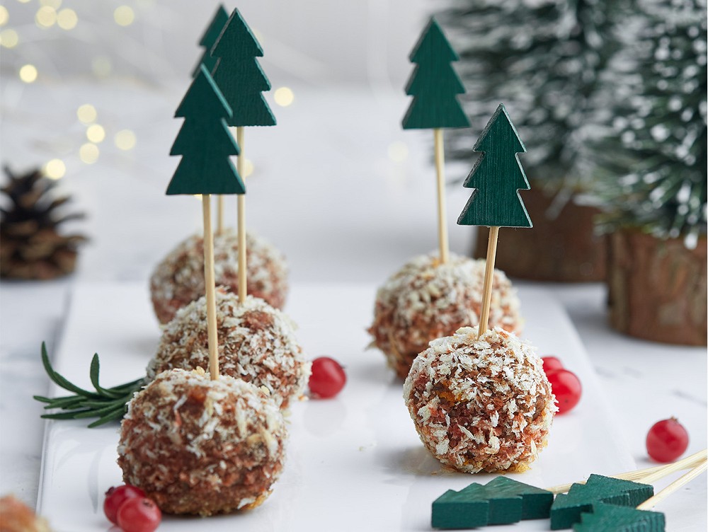 Eat me at meatballs in panko breadcrumbs with cranberry sauce (holiday snack)